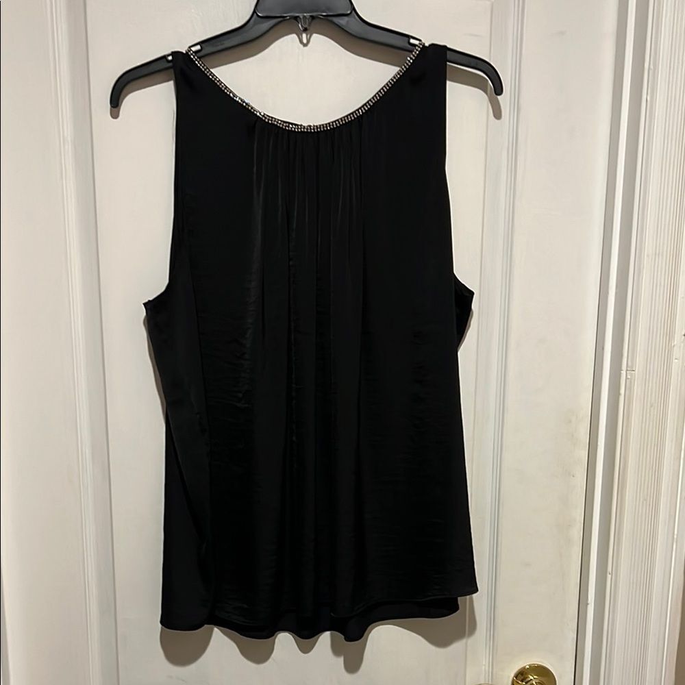 Jennifer Lopez Black sleeveless Top